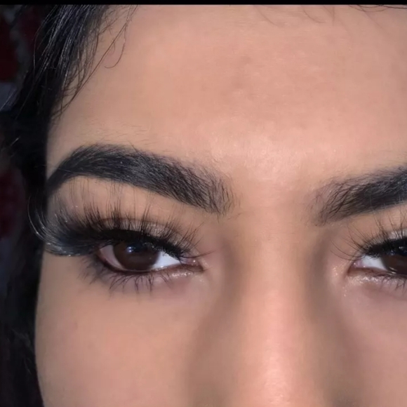 Yolanda Minkz - Picture 2 of 2